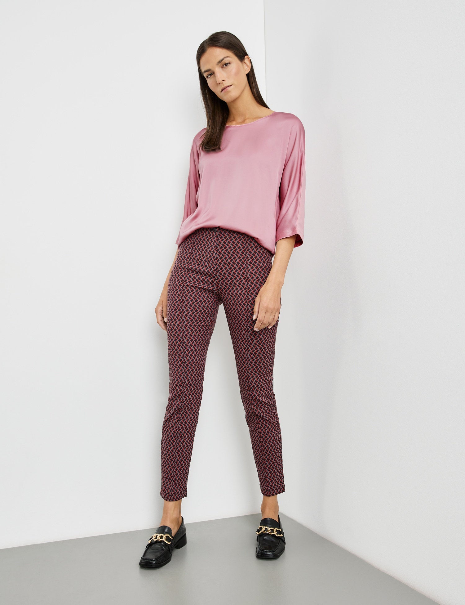 3/4 Sleeve Top With A Fabric Panel And A Subtle Sheen_270229-35033_30907_05