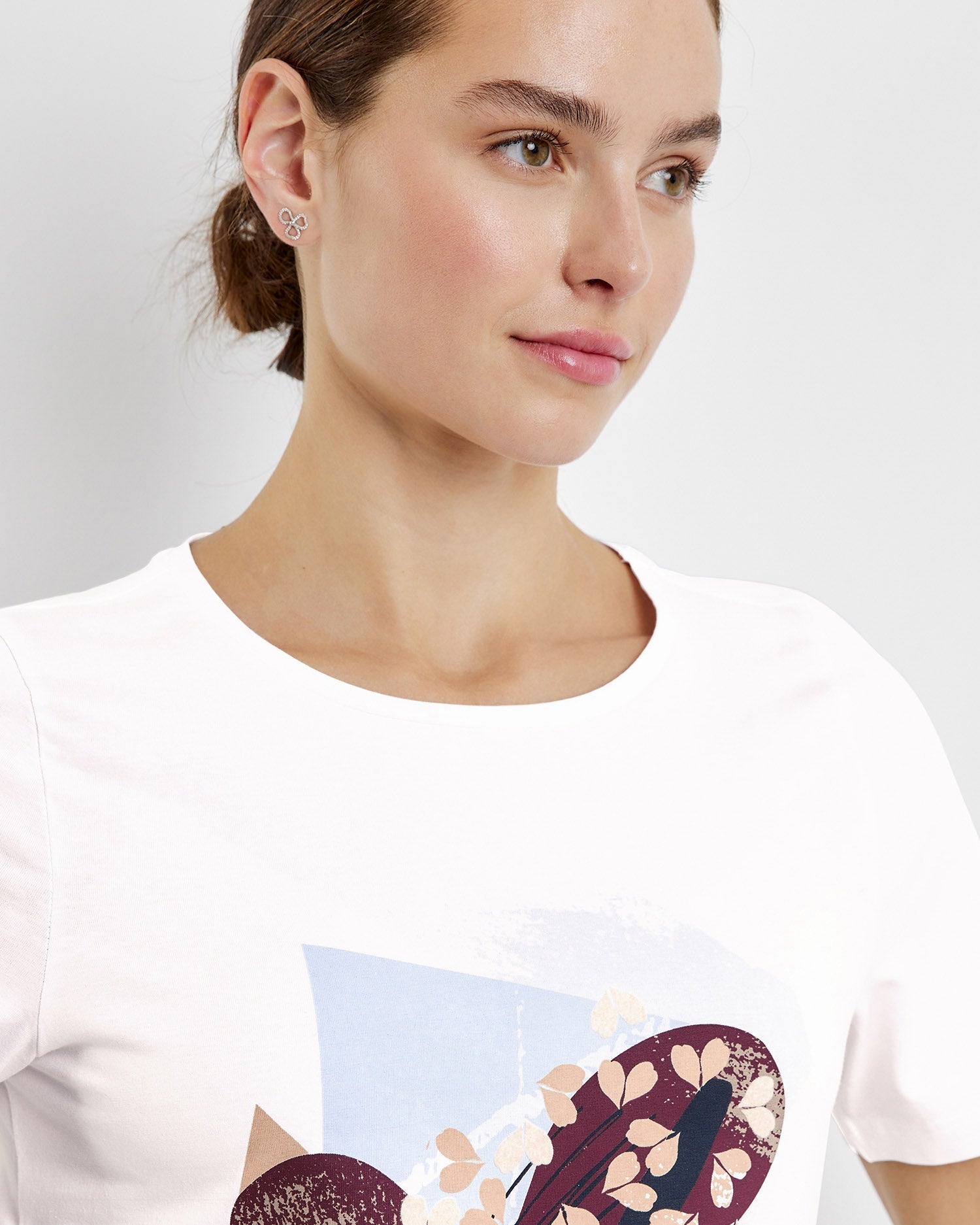 White T-Shirt With A Front Print