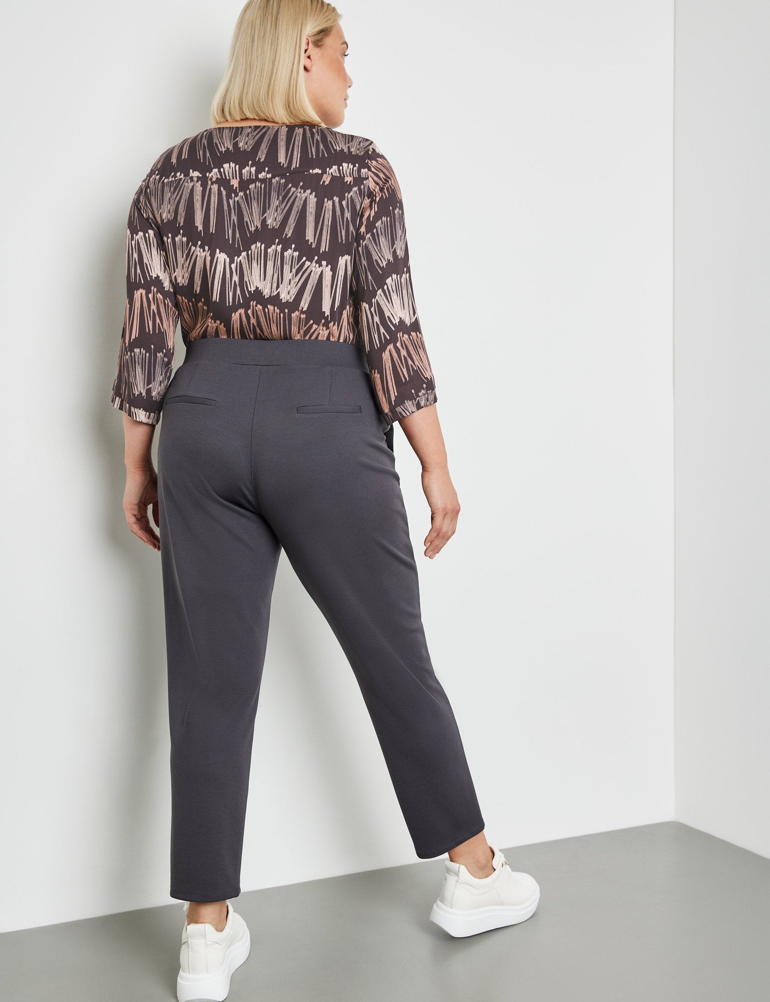 Tracksuit Bottoms With Added Stretch For Comfort_321205-26401_2220_06