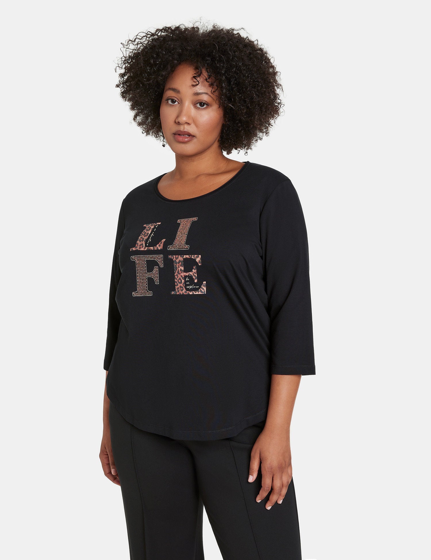 3/4-Sleeve Top With A Front Print_371222-26324_1102_07