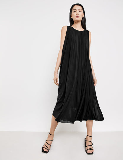 Sleeveless Pleated Dress