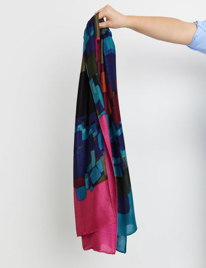 Soft Scarf With A Bright Print_400002-23102_8822_04