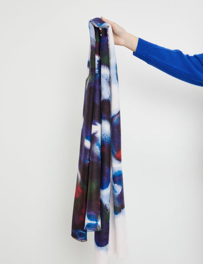 Lightweight Scarf With A Print_400406-13401_8792_04