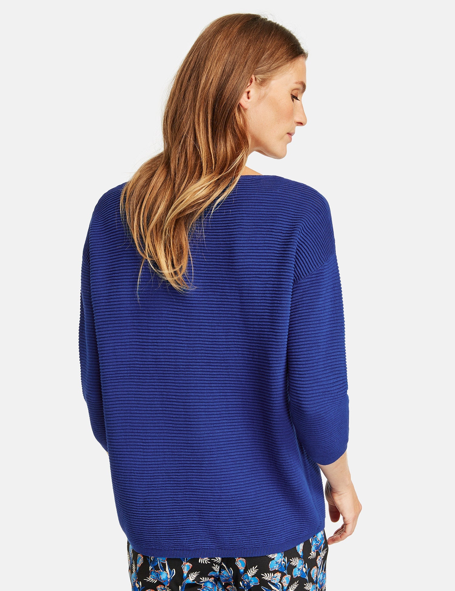 Middle Blue Pullover 3/4-Sleeve Roundneck