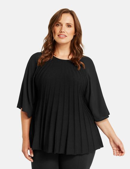 Black Pullover 3/4-Sleeve Roundneck