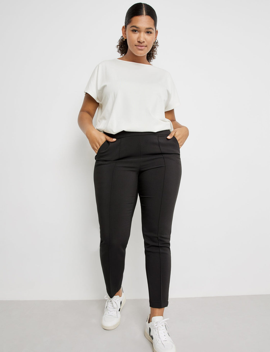 Black 7/8 Pants With Comfortable Legs Mia