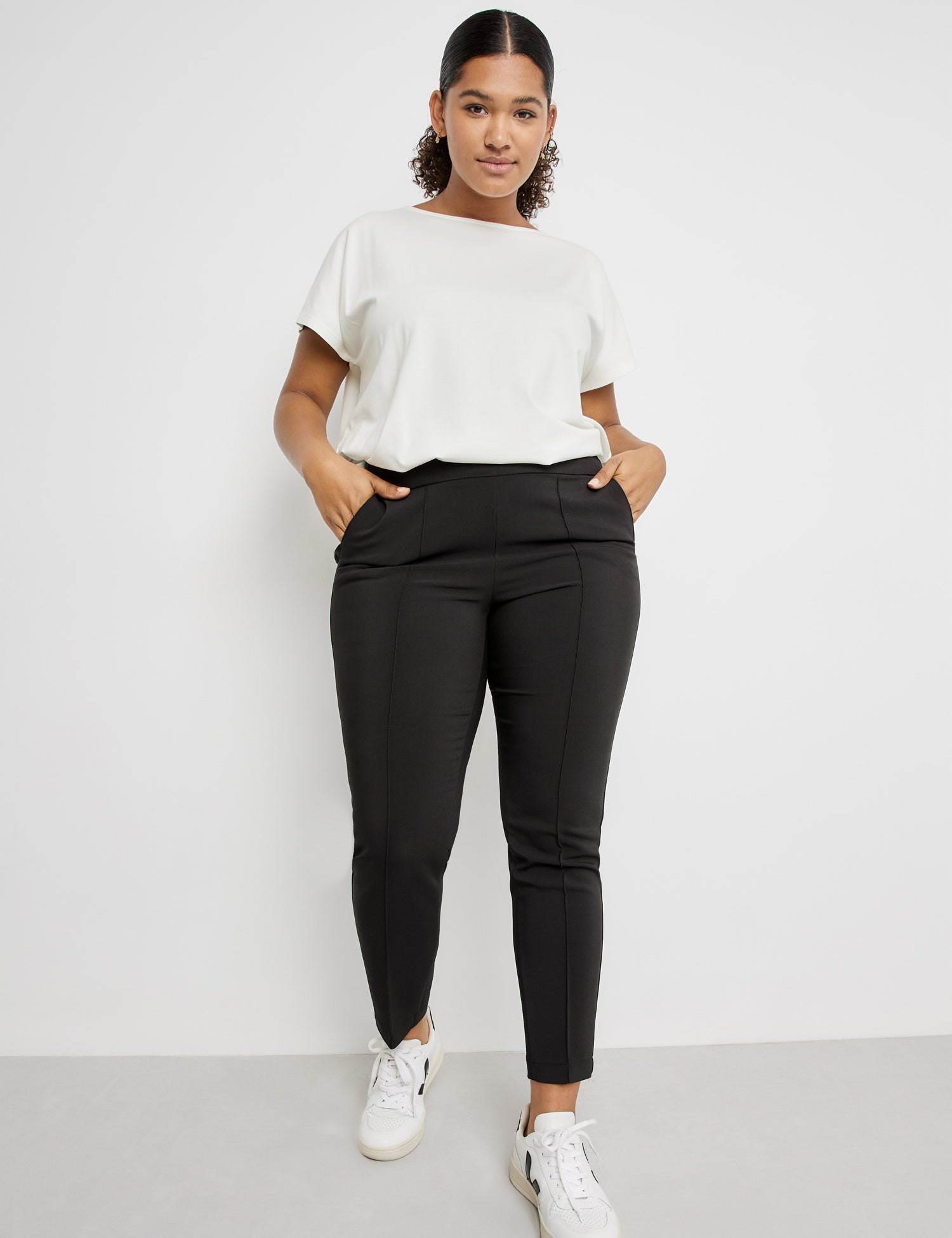 Black 7/8 Pants With Comfortable Legs Mia