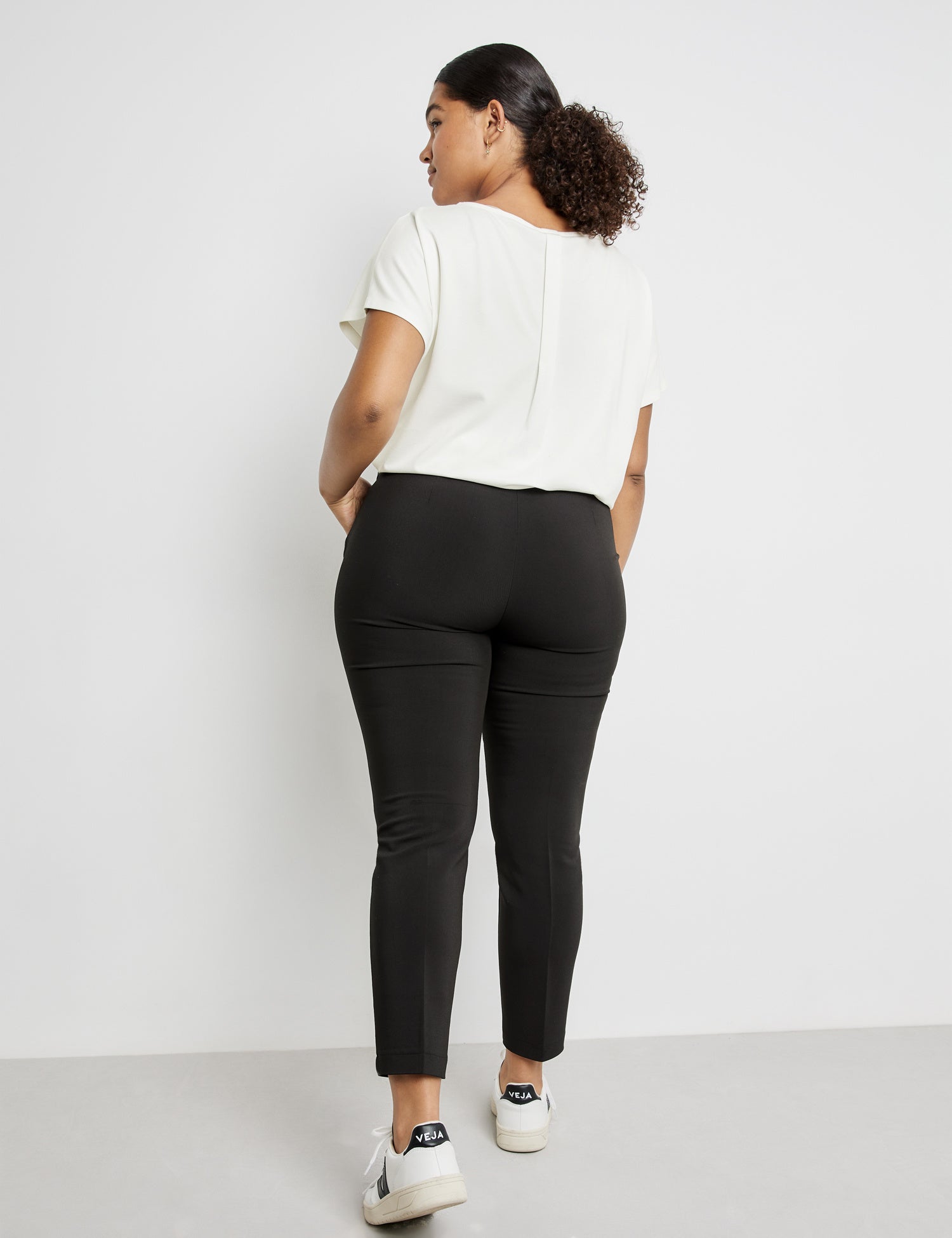 Black 7/8 Pants With Comfortable Legs Mia