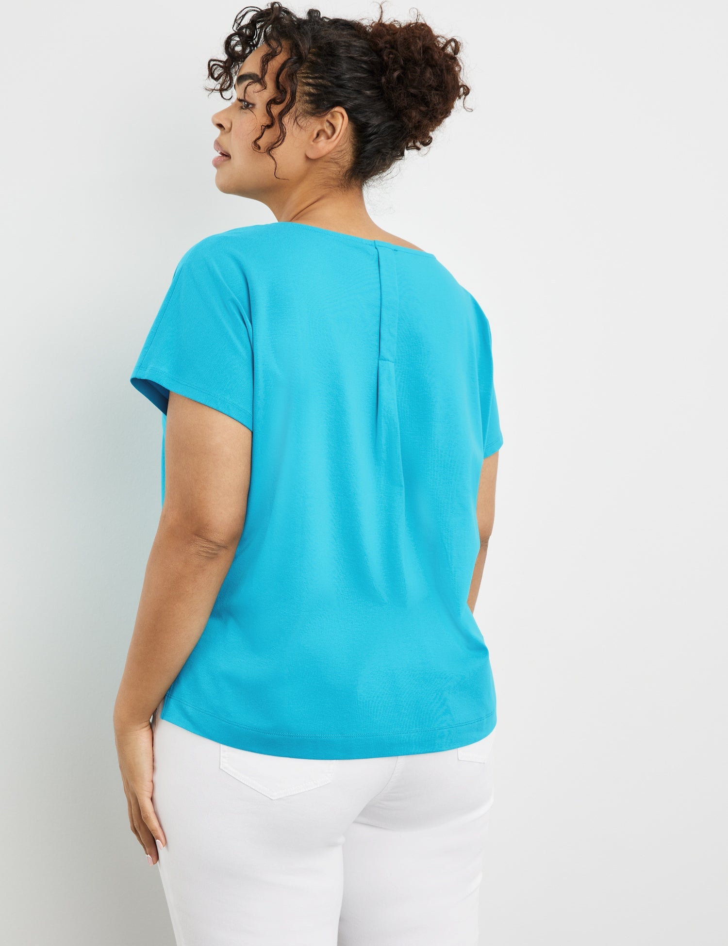 Basic T-Shirt With A Back Pleat