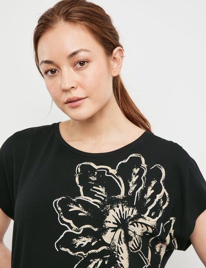 Short Sleeve Top With A Positioned Floral Print